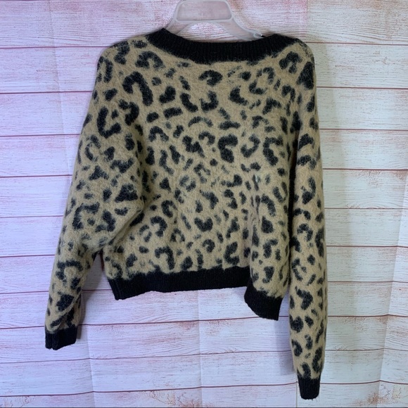 H&M Animal Print Sweater Size Small - Picture 6 of 6